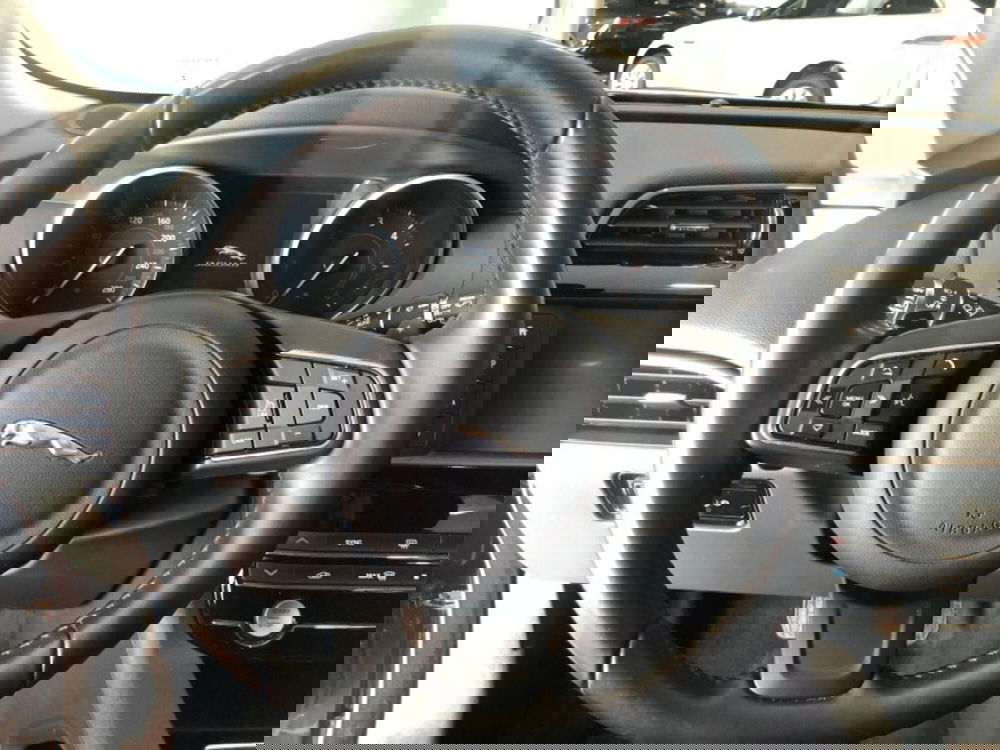 Jaguar F-Pace usata a Pistoia (9)