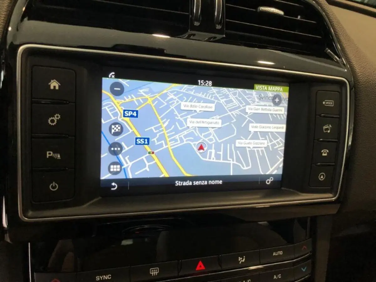 Jaguar F-Pace usata a Pistoia (10)