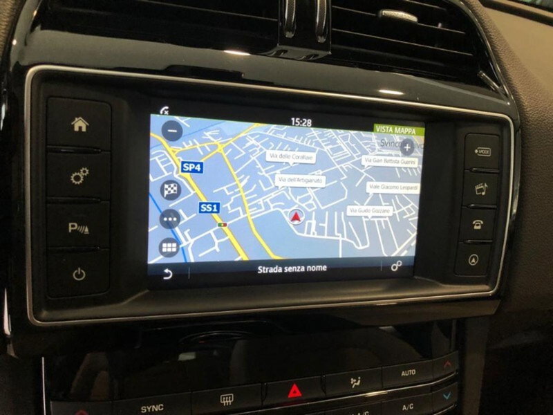 Jaguar F-Pace usata a Pistoia (10)