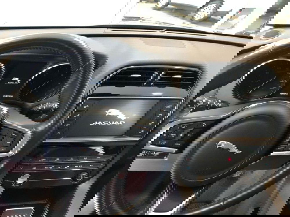 Jaguar F-Pace usata a Pistoia (6)