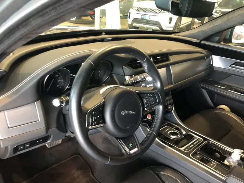 Jaguar XF Sportbrake usata a Pistoia (9)