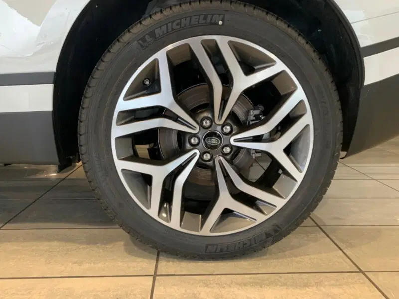 Land Rover Range Rover Velar nuova a Pistoia (3)