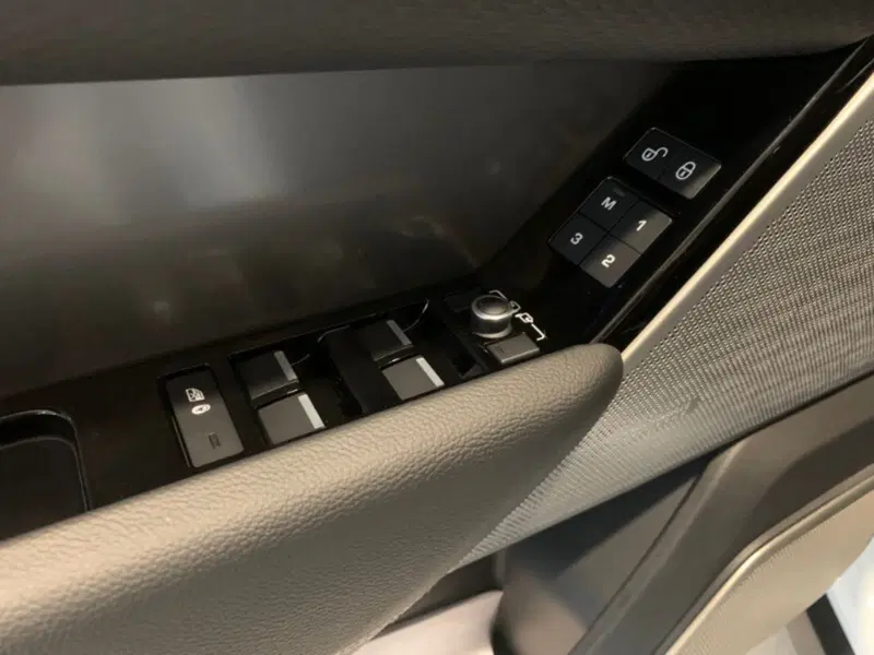 Land Rover Range Rover Velar nuova a Pistoia (9)