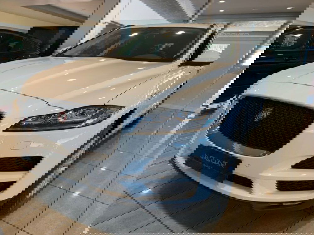 Jaguar F-Pace nuova a Pistoia (4)