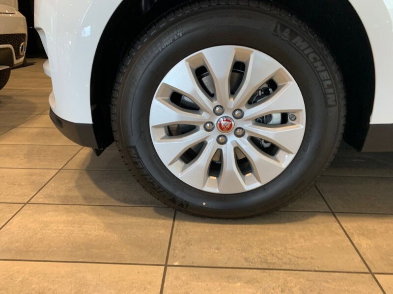 Jaguar F-Pace nuova a Pistoia (5)