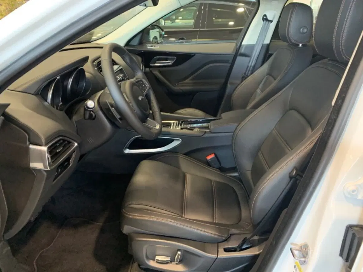 Jaguar F-Pace nuova a Pistoia (6)