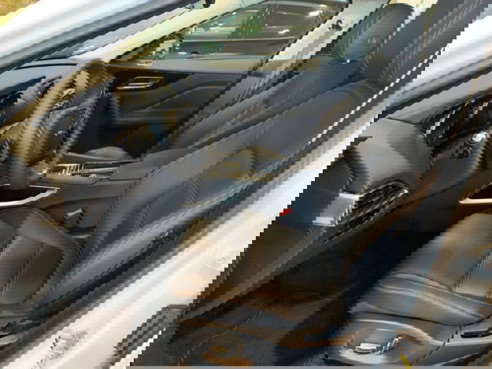 Jaguar F-Pace nuova a Pistoia (6)