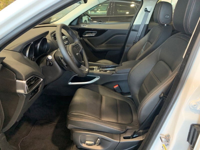 Jaguar F-Pace nuova a Pistoia (6)