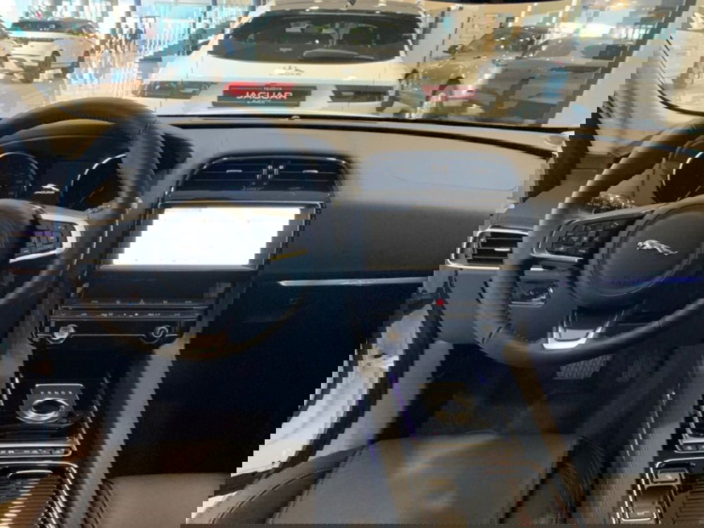 Jaguar F-Pace nuova a Pistoia (8)