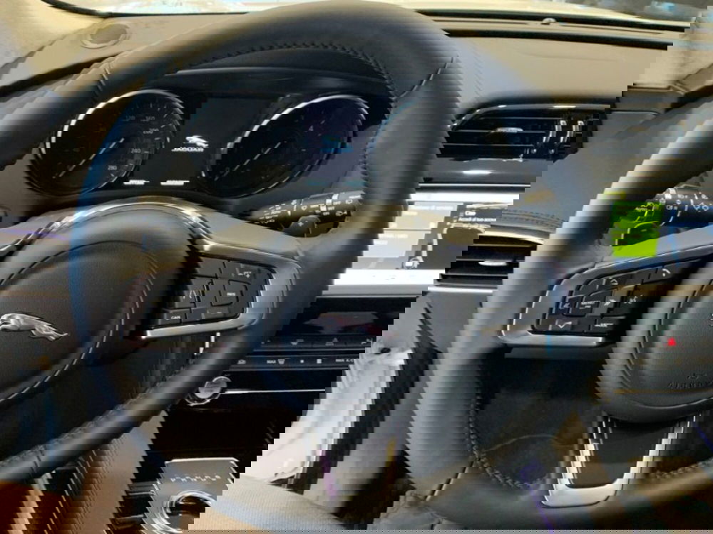 Jaguar F-Pace nuova a Pistoia (9)