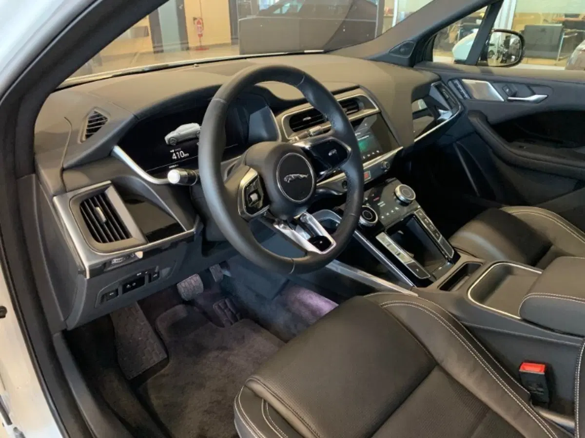 Jaguar I-Pace nuova a Pistoia (10)