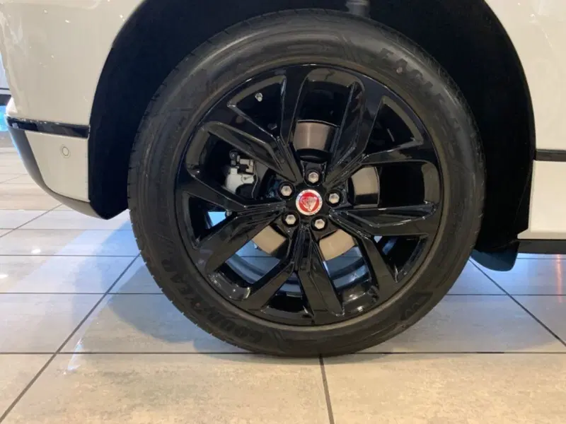 Jaguar I-Pace nuova a Pistoia (5)