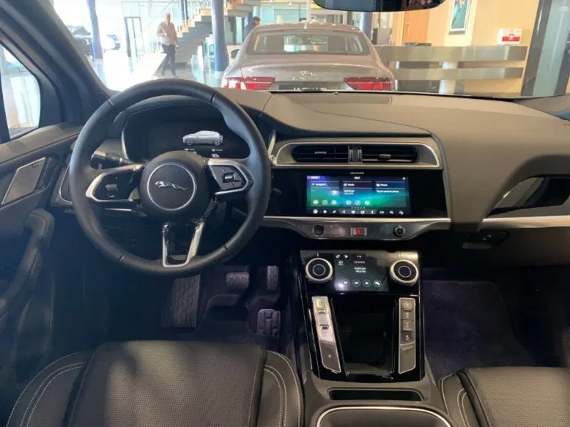 Jaguar I-Pace nuova a Pistoia (7)