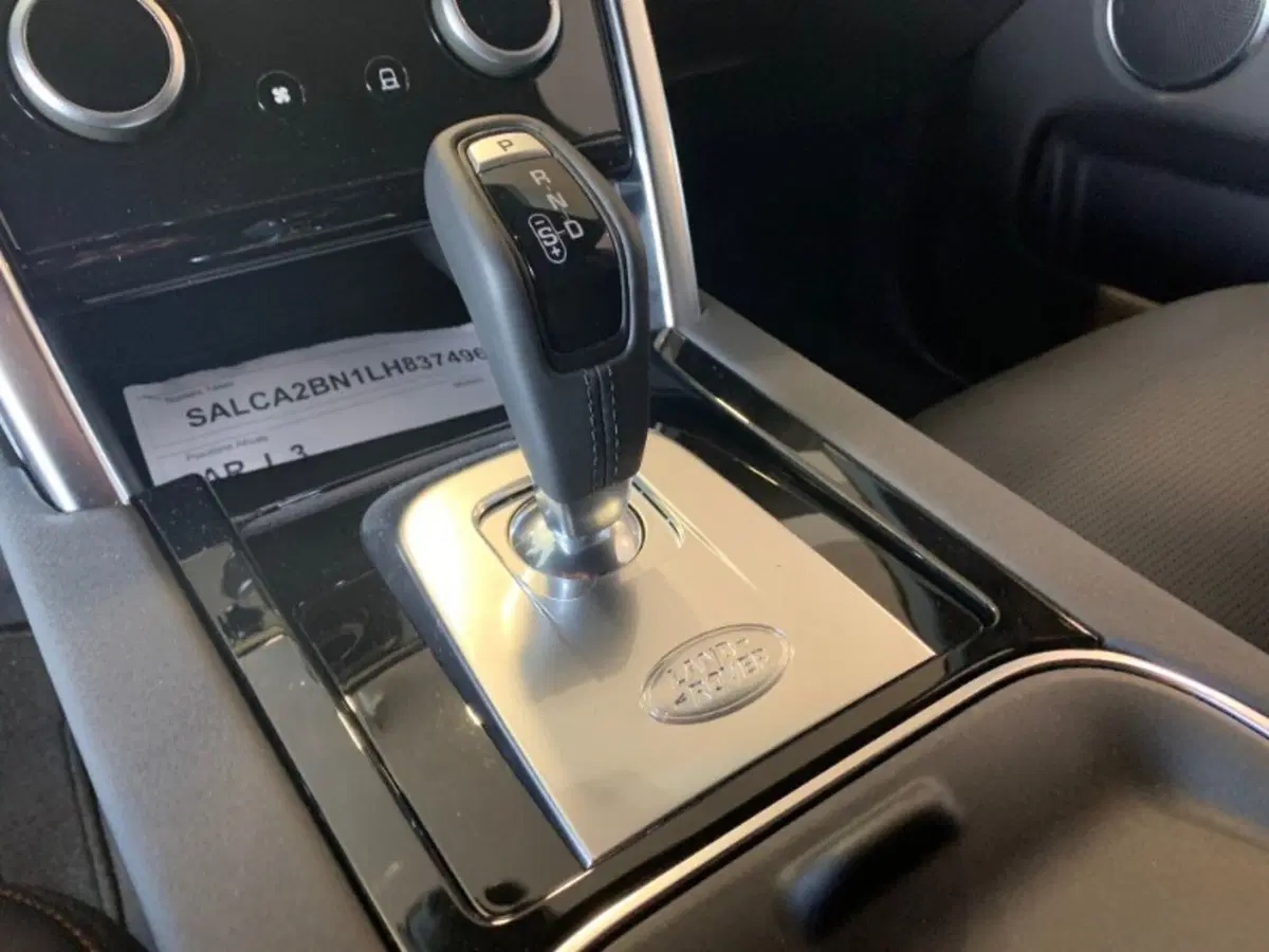 Land Rover Discovery Sport nuova a Pistoia (10)
