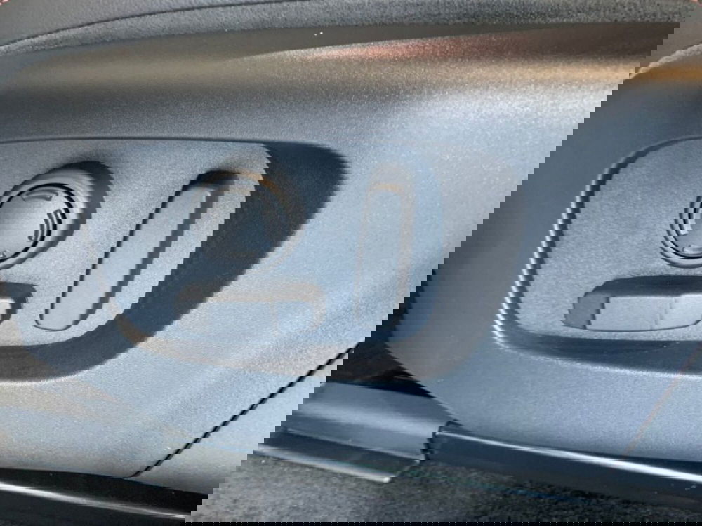 Land Rover Discovery Sport nuova a Pistoia (13)