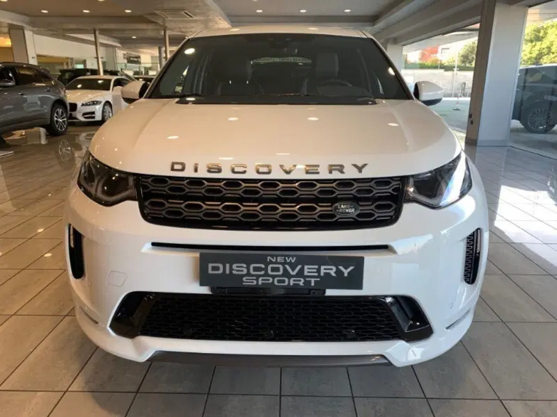 Land Rover Discovery Sport nuova a Pistoia (3)