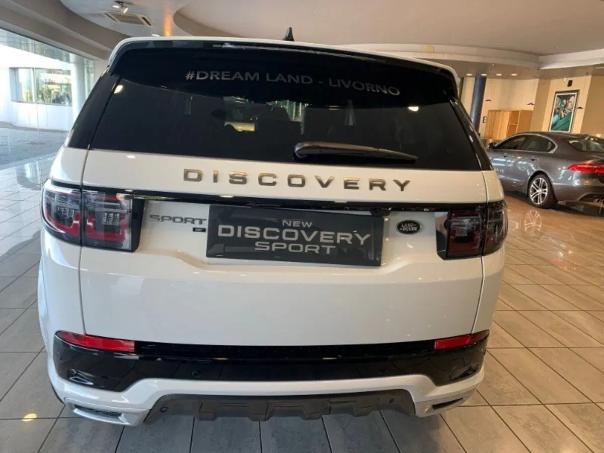 Land Rover Discovery Sport nuova a Pistoia (4)