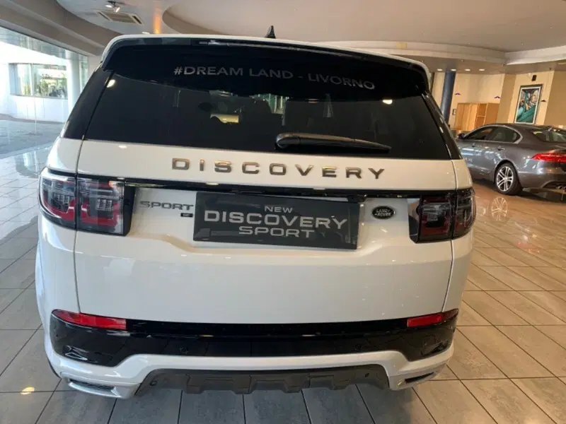 Land Rover Discovery Sport nuova a Pistoia (4)