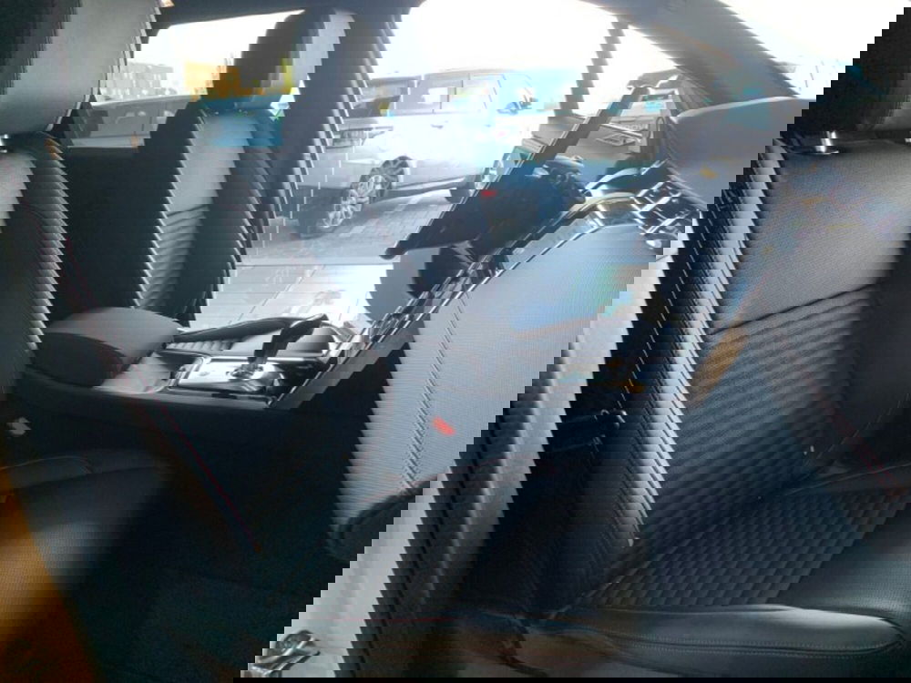 Land Rover Discovery Sport nuova a Pistoia (8)