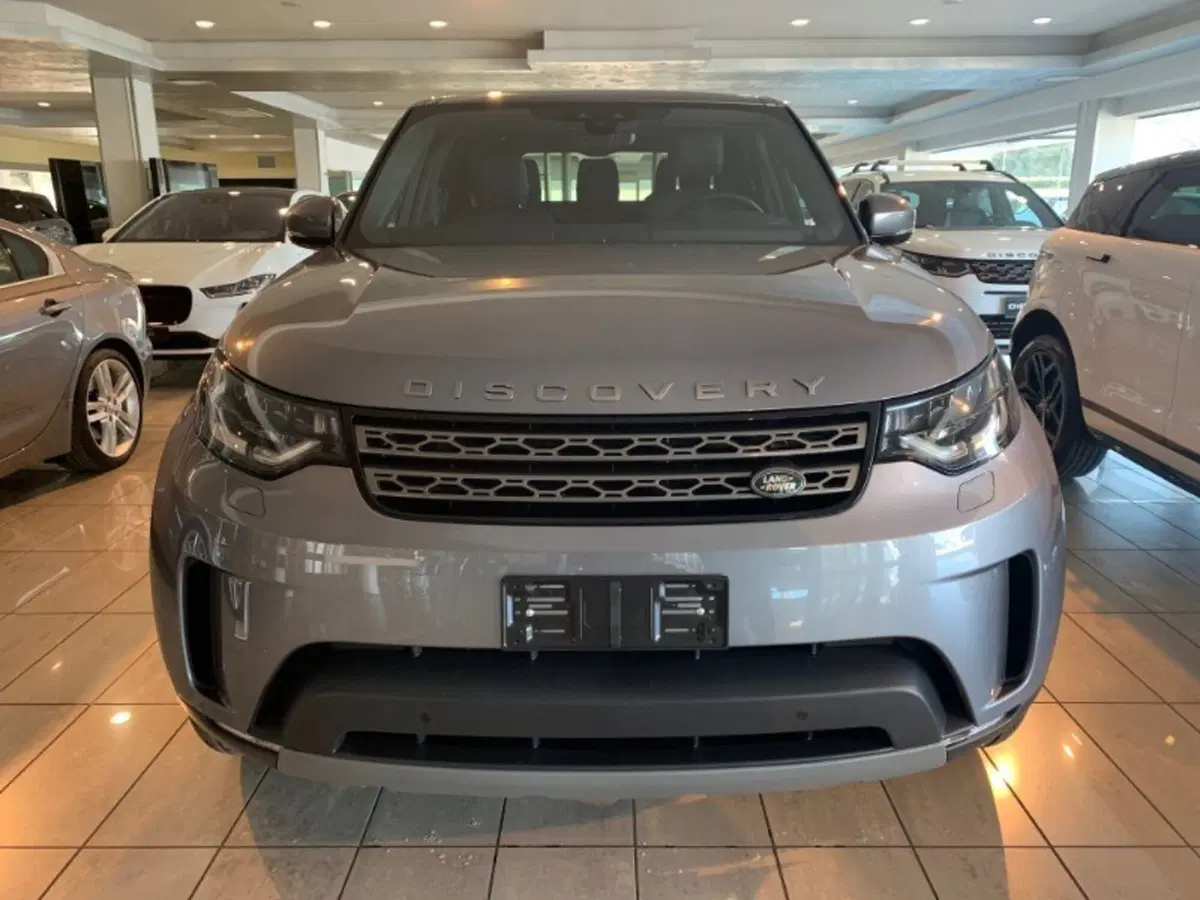 Land Rover Discovery Sport nuova a Pistoia (4)