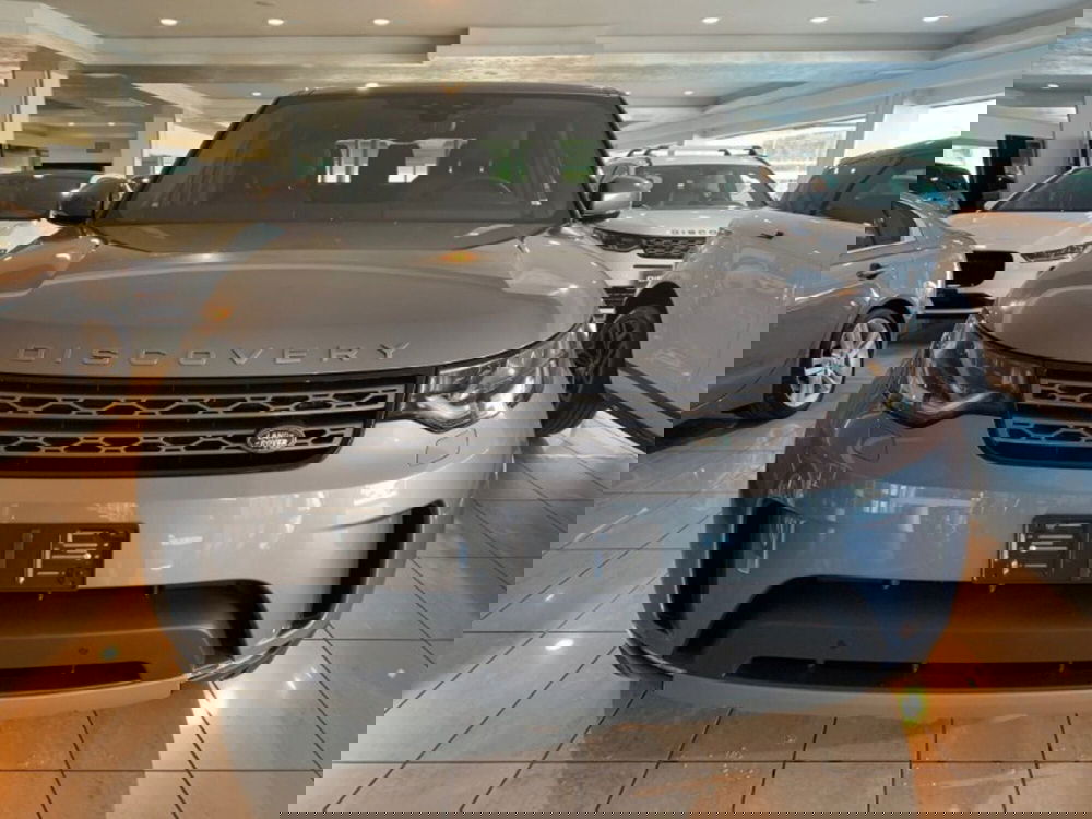 Land Rover Discovery Sport nuova a Pistoia (4)