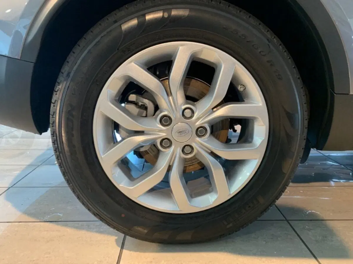 Land Rover Discovery Sport nuova a Pistoia (5)