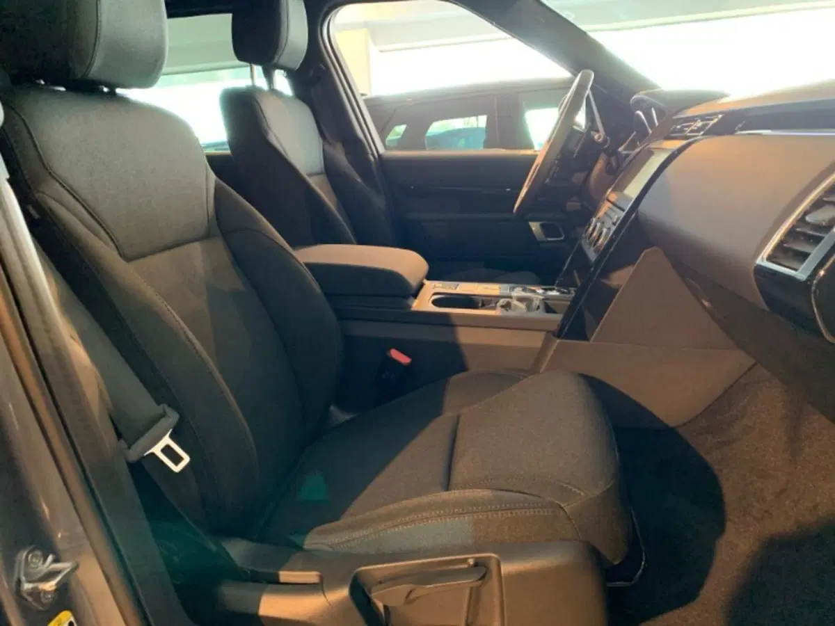 Land Rover Discovery Sport nuova a Pistoia (8)