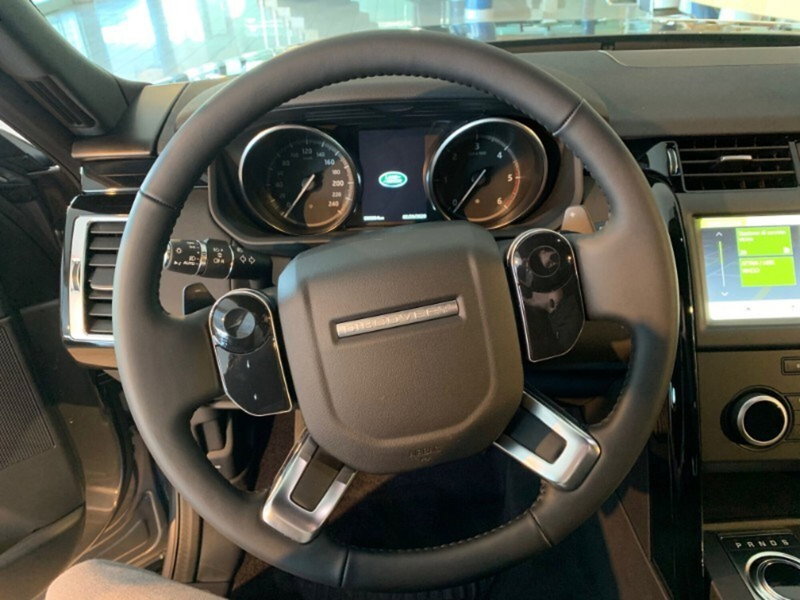Land Rover Discovery Sport nuova a Pistoia (9)