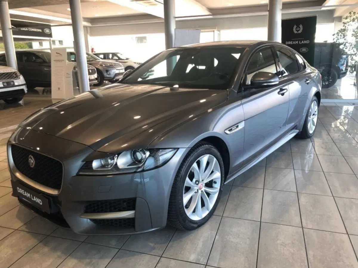 Jaguar XF usata a Pistoia (2)