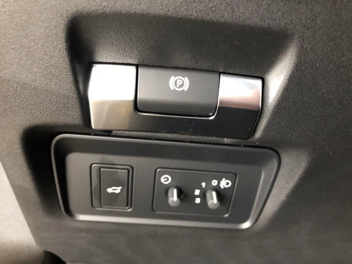 Land Rover Discovery Sport usata a Pistoia (15)