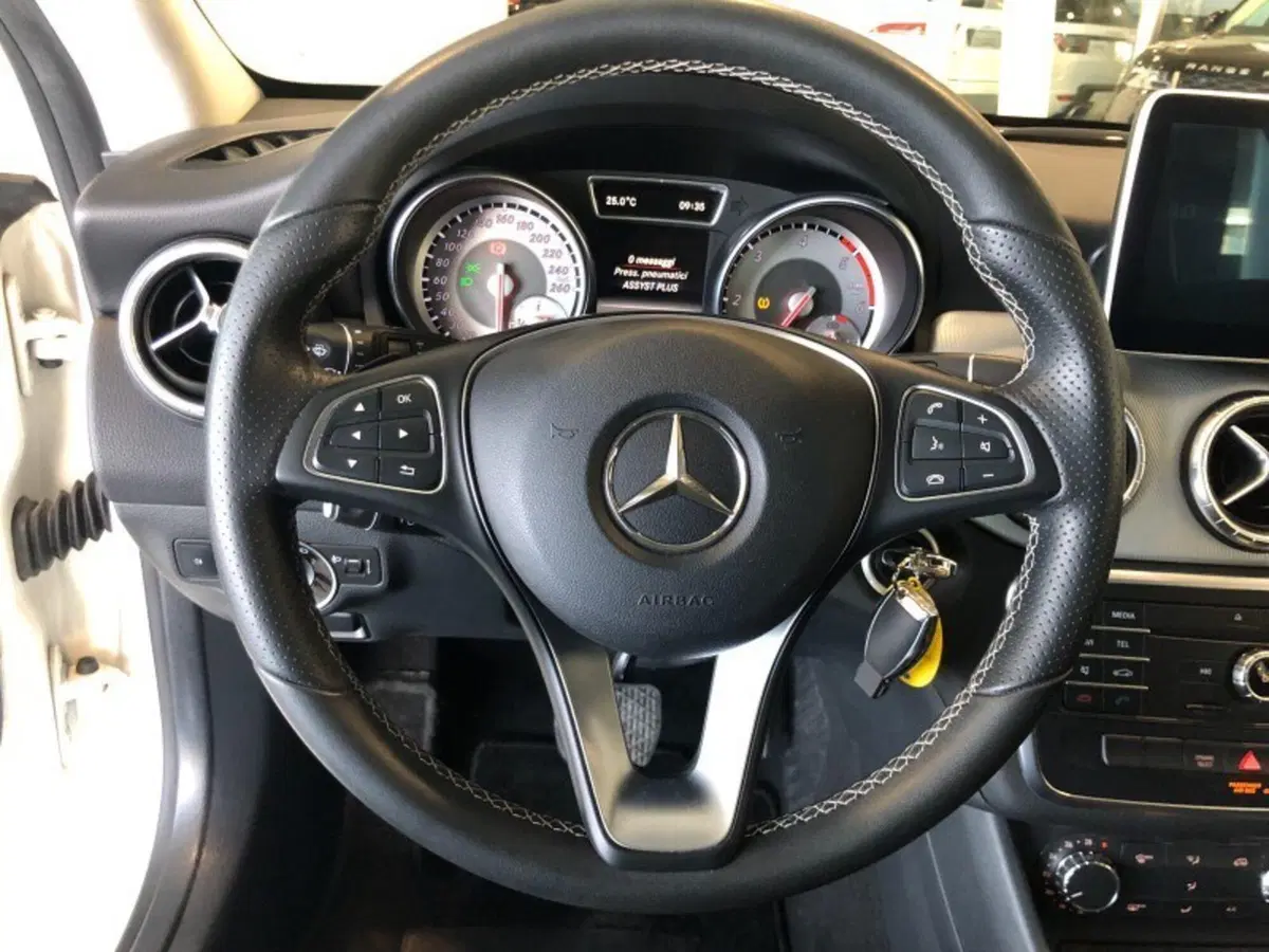 Mercedes-Benz CLA Shooting Brake usata a Pistoia (10)