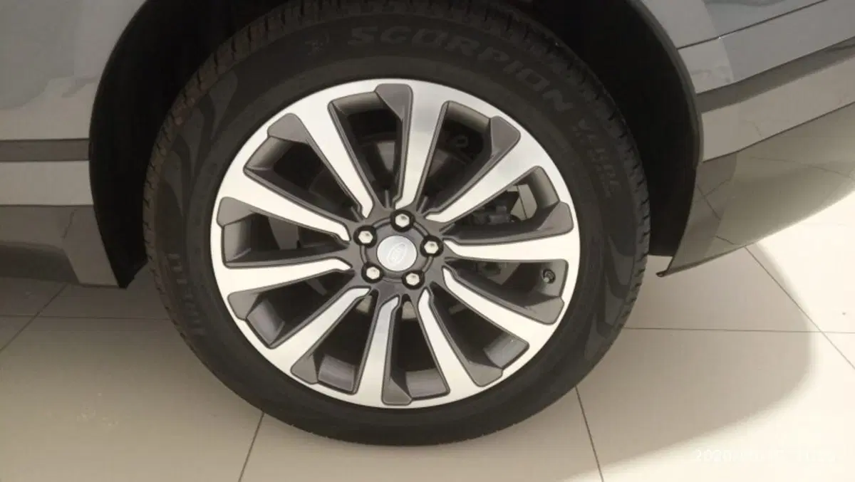 Land Rover Range Rover Velar usata a Pistoia (7)