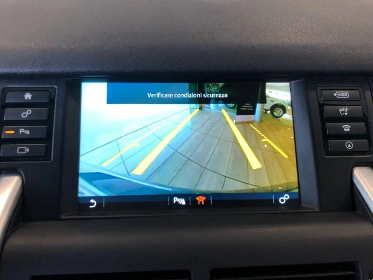 Land Rover Discovery Sport usata a Pistoia (8)