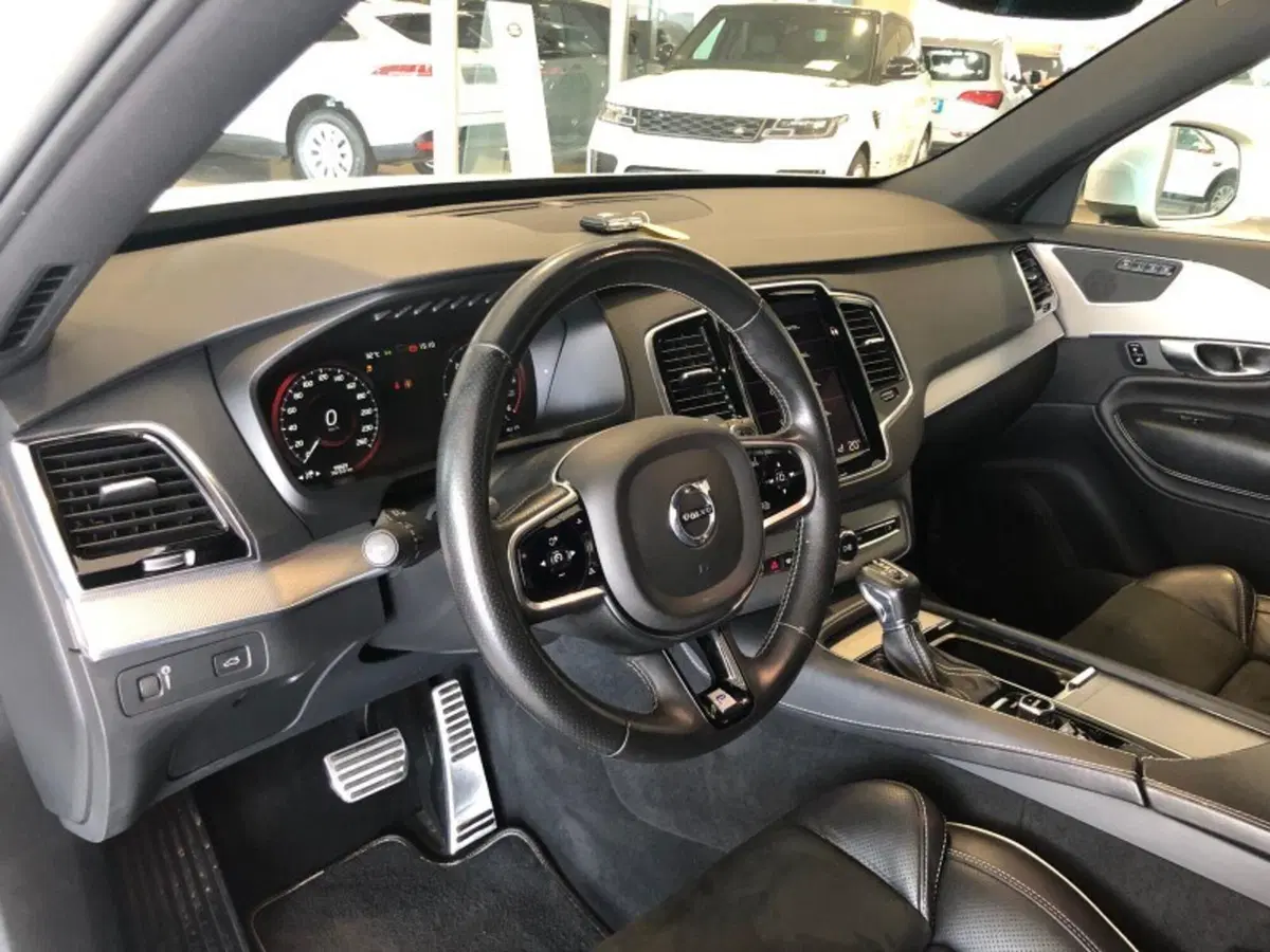 Volvo XC90 usata a Pistoia (10)