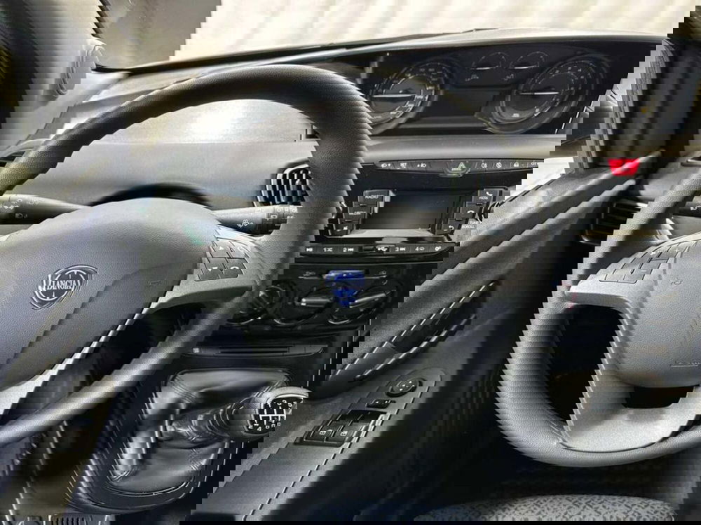 Lancia Ypsilon usata a Sondrio (13)