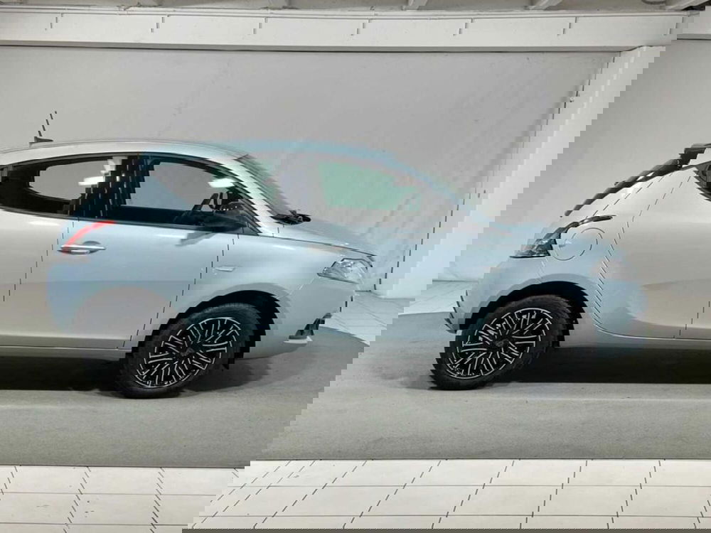 Lancia Ypsilon usata a Sondrio (6)