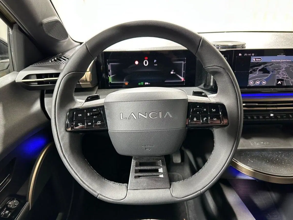 Lancia Ypsilon usata a Sondrio (14)