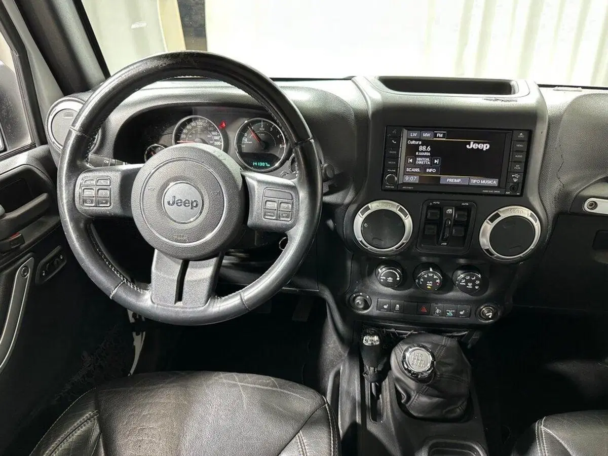 Jeep Wrangler Unlimited usata a Sondrio (13)
