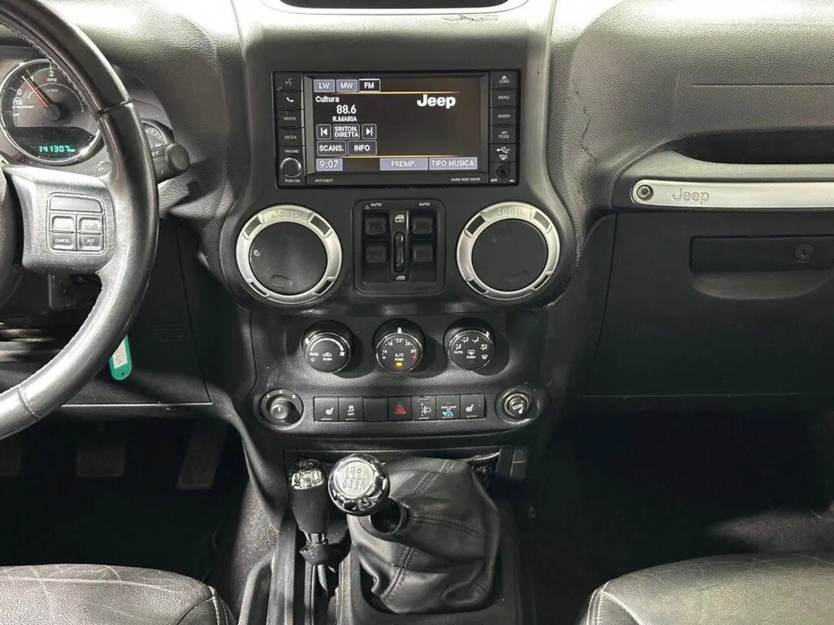 Jeep Wrangler Unlimited usata a Sondrio (14)