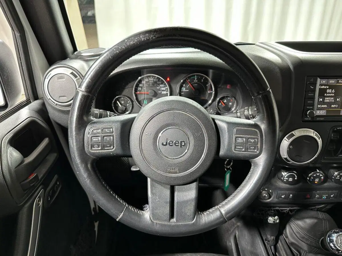 Jeep Wrangler Unlimited usata a Sondrio (15)