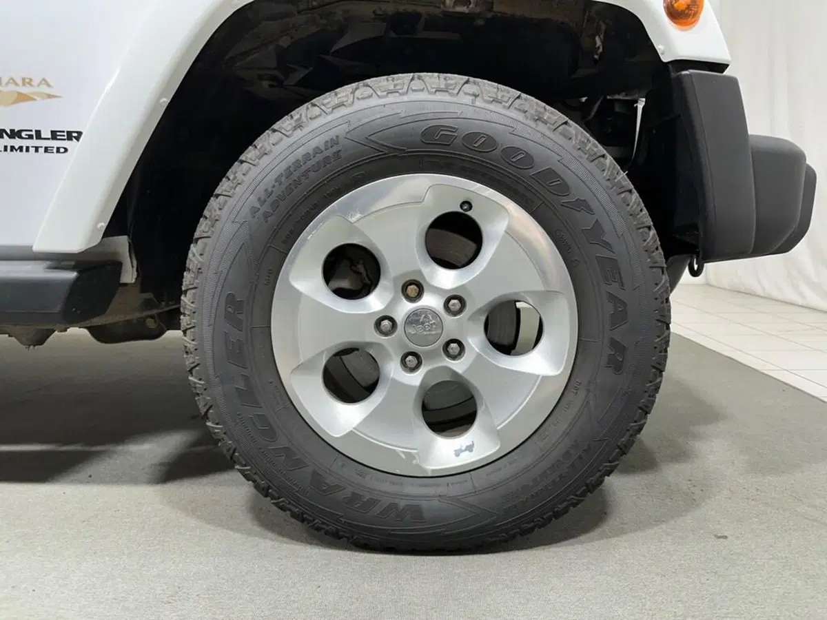 Jeep Wrangler Unlimited usata a Sondrio (9)