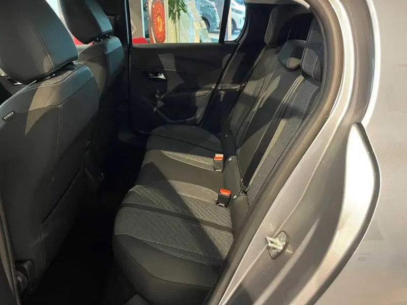 Peugeot 208 nuova a Sondrio (11)
