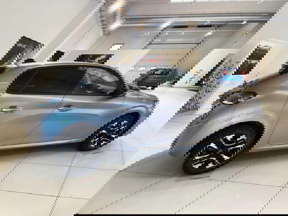 Peugeot 208 nuova a Sondrio (6)