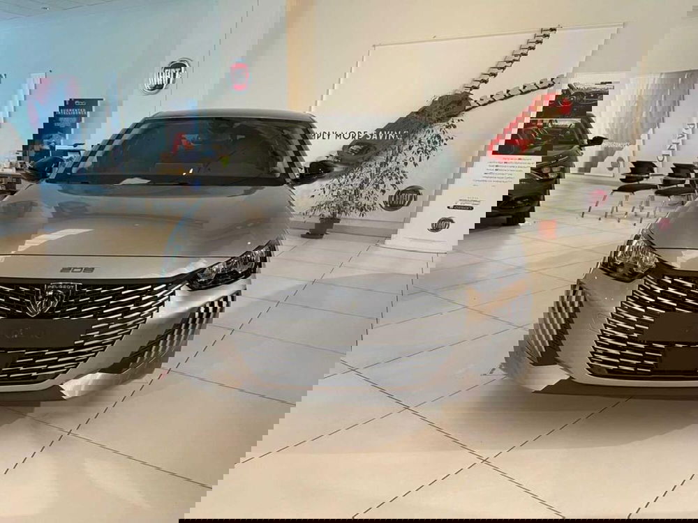 Peugeot 208 nuova a Sondrio (8)