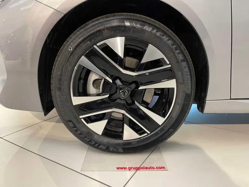 Peugeot 208 nuova a Sondrio (9)