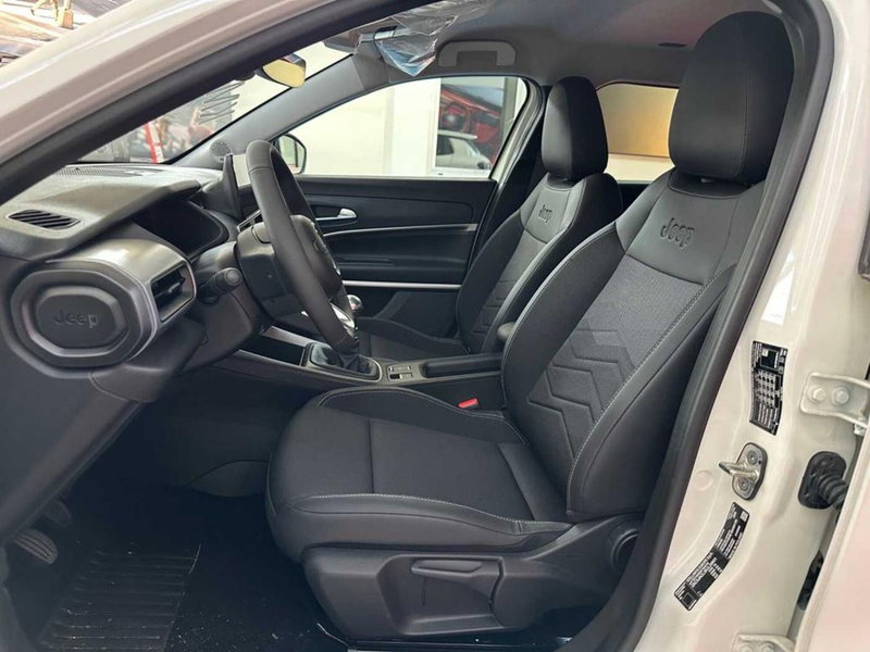 Jeep Avenger nuova a Sondrio (10)