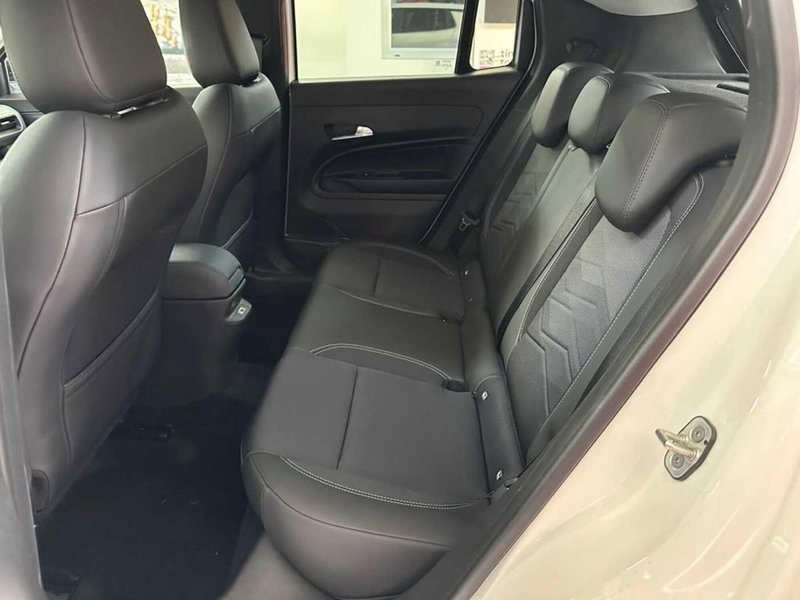 Jeep Avenger nuova a Sondrio (11)