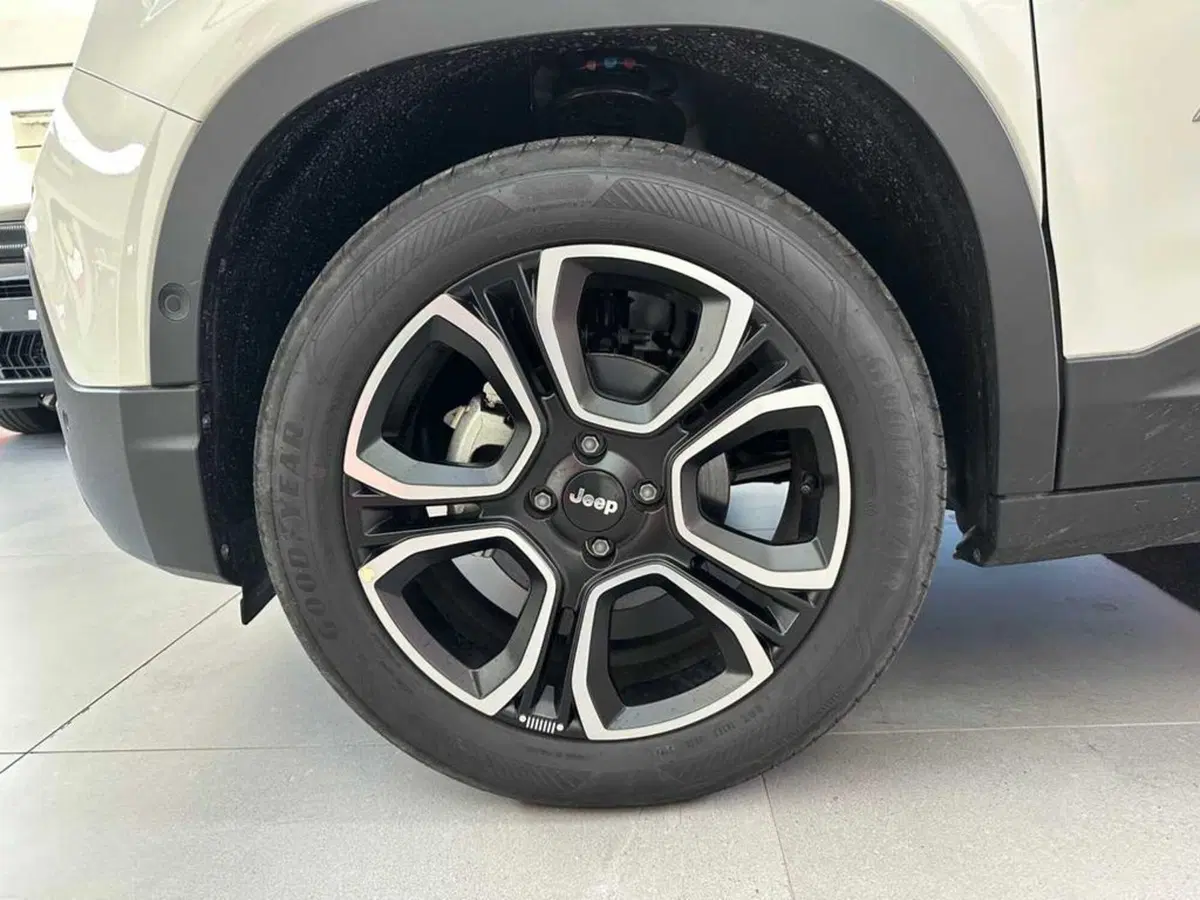 Jeep Avenger nuova a Sondrio (9)