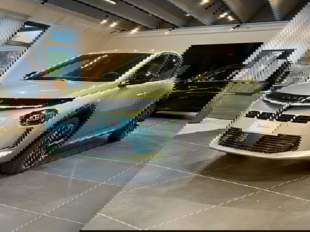 Lancia Ypsilon nuova a Sondrio