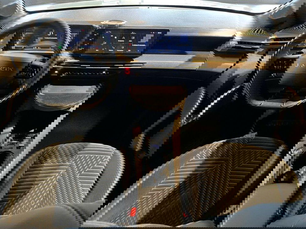 Lancia Ypsilon nuova a Sondrio (12)